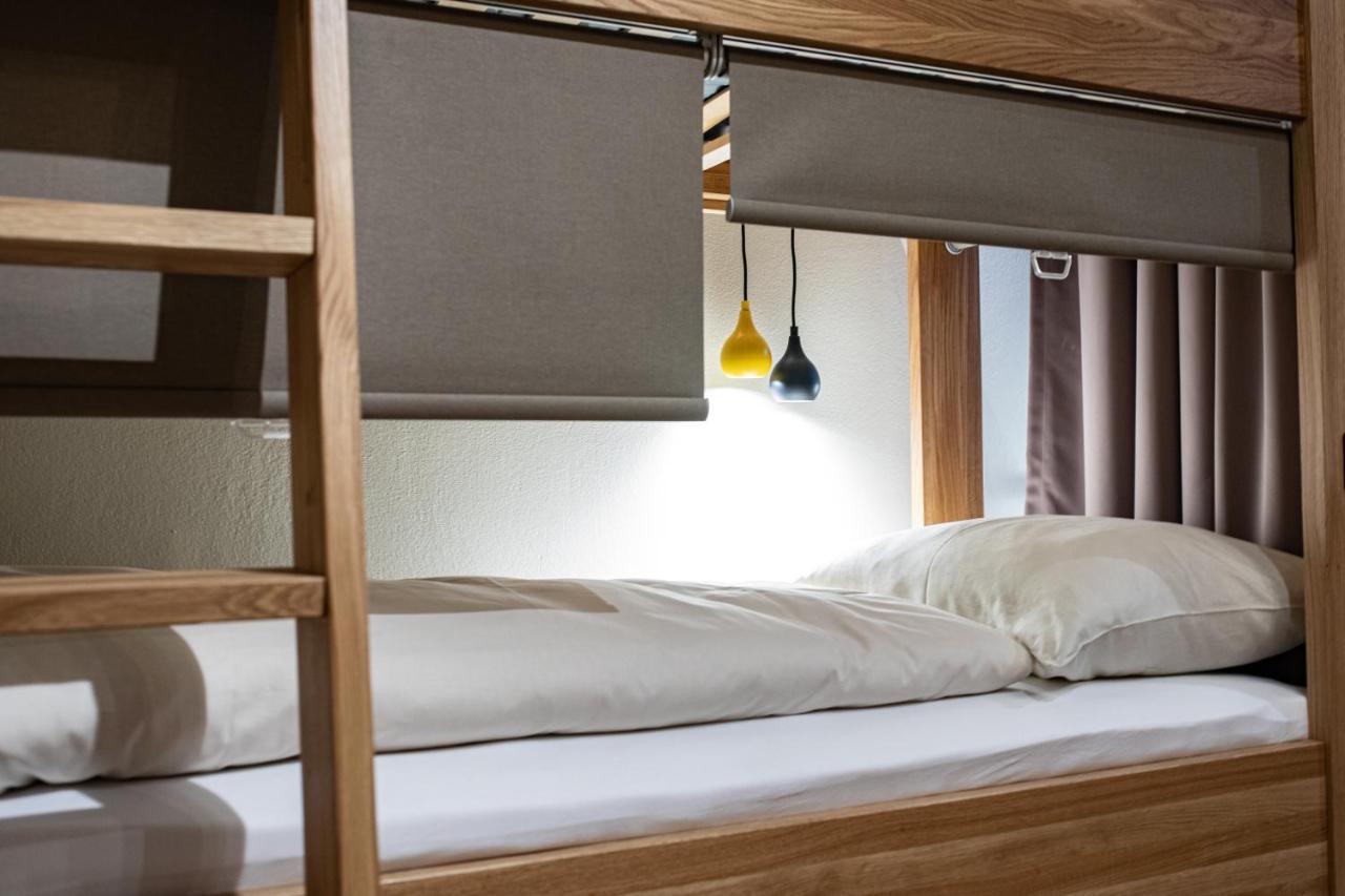 Hostel Roomie Alps Design *